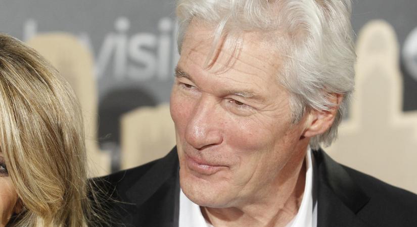 Egy álom. Richard Gere, még Cidy Crawfordnál is szebb feleséget talált. Csak úgy ragyog férje oldalán, két közös baba után is Alejandra (fotók)