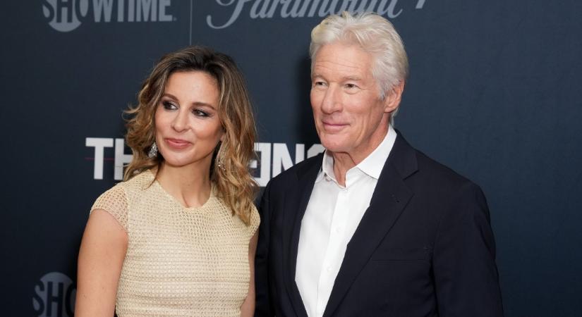 Családjukról beszélt Richard Gere felesége – ilyen apa a színész