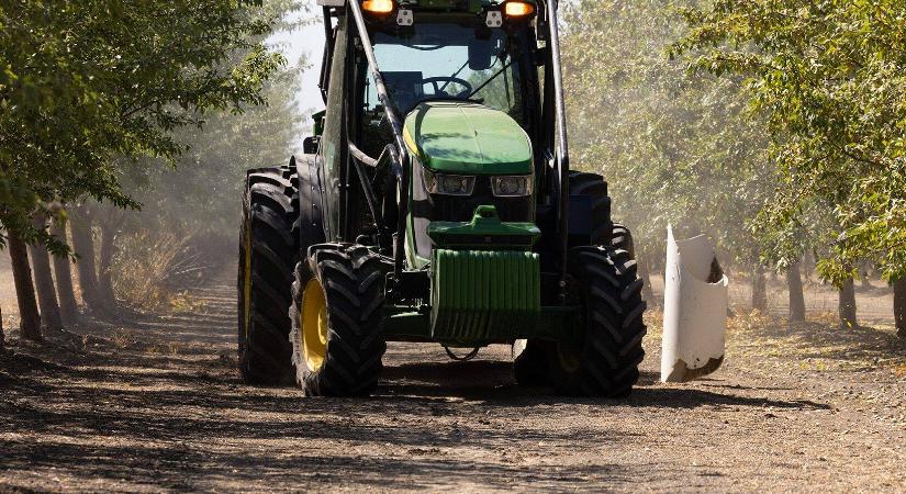 Új autonóm gépeket és technológiákat mutatott be a John Deere