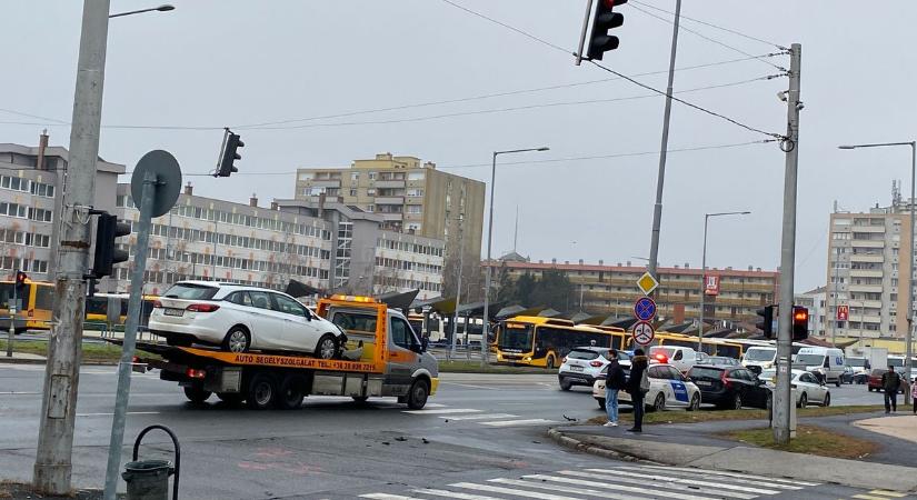 Karambol történt Zalaegerszeg legforgalmasabb kereszteződésében