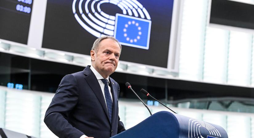 Donald Tusk: ha Európa fenn akar maradni, akkor jobban kell fegyverkeznie