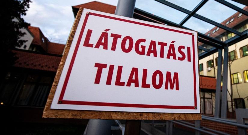 Újabb kórházakban rendeltek el látogatási tilalmat