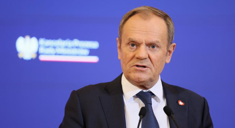 Tusk a lengyel uniós elnökség programját ismertetve legfontosabbnak a fegyverkezést tartotta