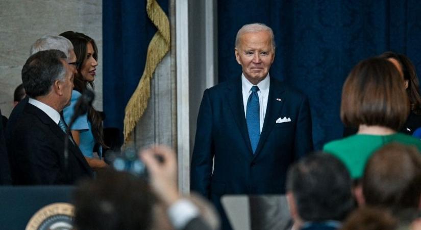 Joe Biden az elnöki beiktatáson is lefagyott  videó