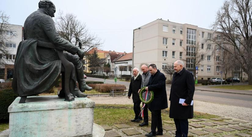 Kölcsey ünnepe a hűség városában - A Magyar Kultúra Napja előtt tisztelegtek - videó, fotók