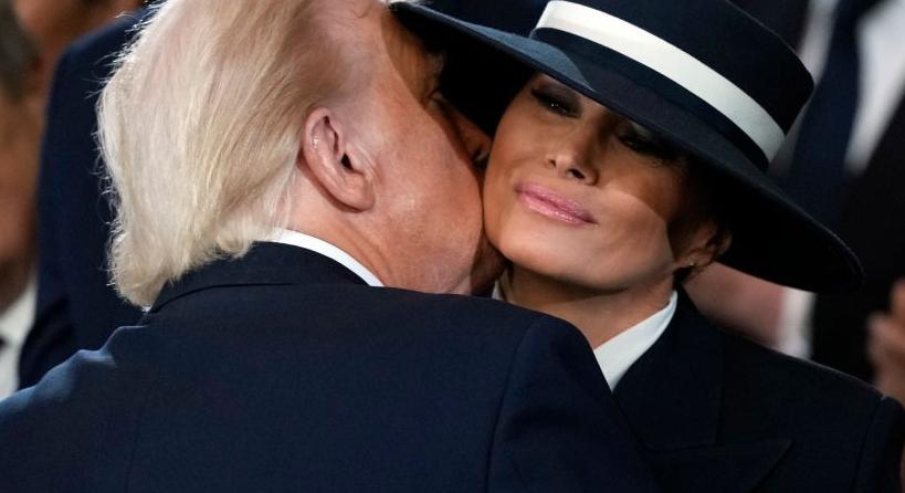 Szörnyen kínos: testbeszéd szakértő leplezte le Melania Trumpot a beiktatáson