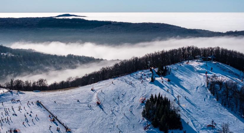 Madártávlatból a gyönyörű, napsütéses mátraszentistváni sípark