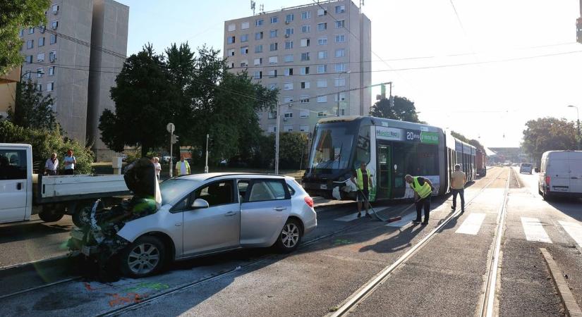 Változik a KRESZ, 150-el is repeszthetünk majd?