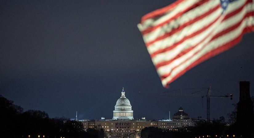 Nem kell szivárványos lobogó, "az Egyesült Államok sávos zászlaja egyesít minden amerikait"