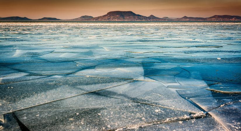 Jön a Balaton-átúszás, de már egy hónap múlva