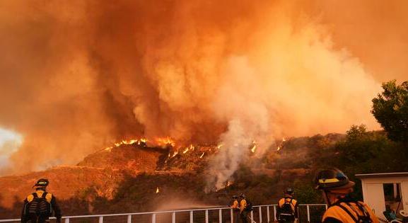 Új terület ég Los Angeles közelében, tízezreket evakuáltak