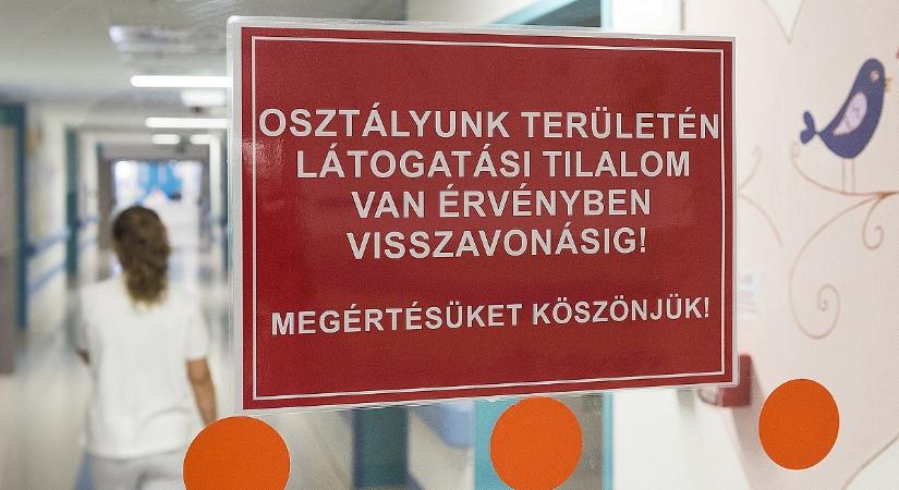 Újabb kórházak vezettek be szigorú tilalmakat