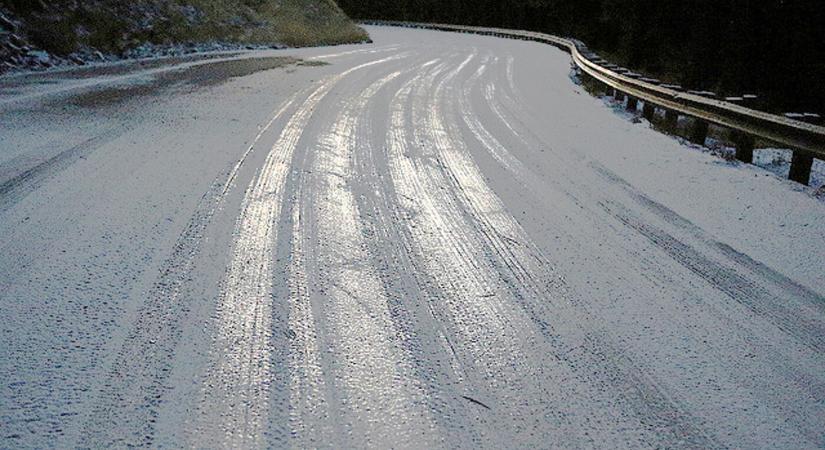 Jeges utakra és sűrű ködre figyelmeztetnek a meteorológusok