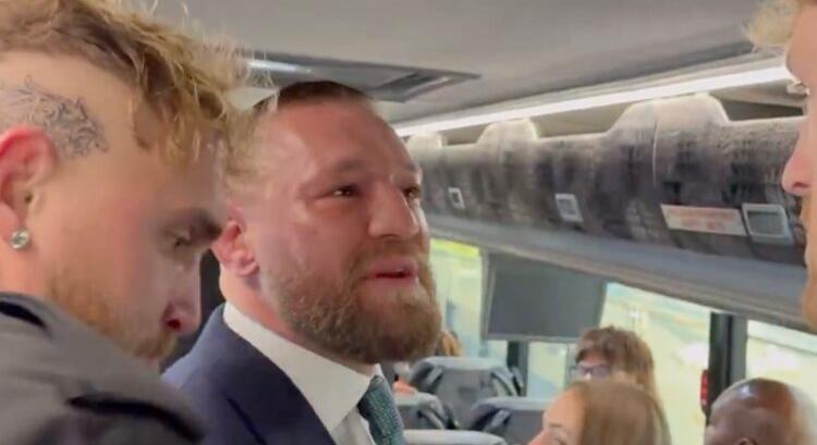 Conor McGregor kemény trash talkot nyomott a buszon a Paul fivéreknek