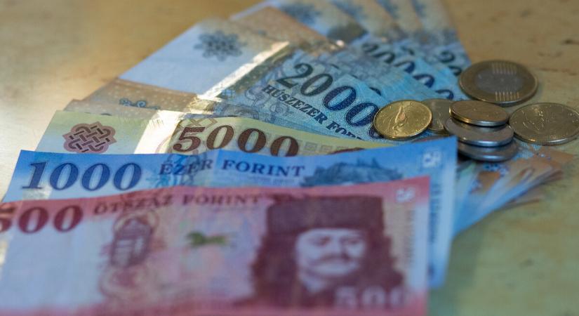 KSH: a bruttó átlagkereset 695 100 forint volt novemberben, 11,9 százalékkal meghaladta az egy évvel korábbit