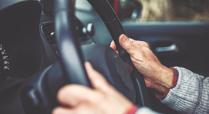 101 évesen is megújította jogosítványát a veterán sofőr