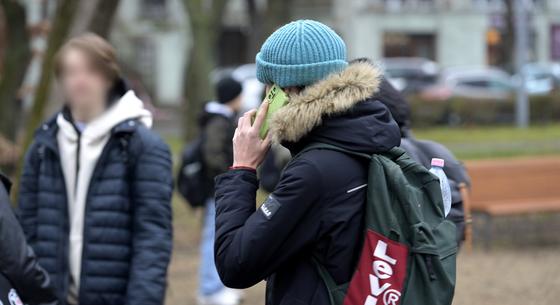 „Most elég rossz, hogy nem lehet náluk telefon” – van, aki nem éri el a gyerekét az iskolai bombariadók alatt