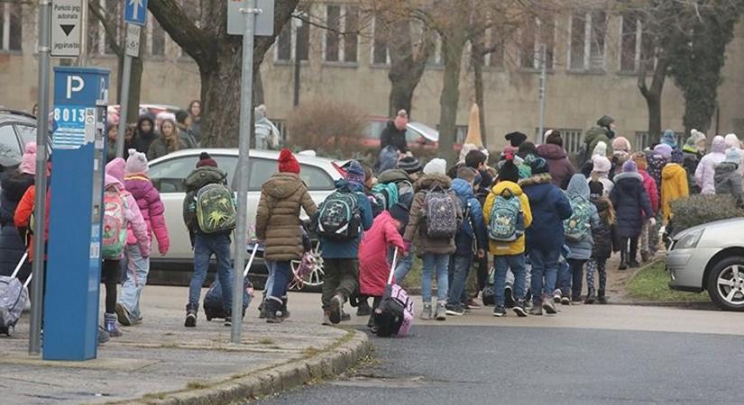 Újabb iskolát ürítettek ki Székesfehérváron