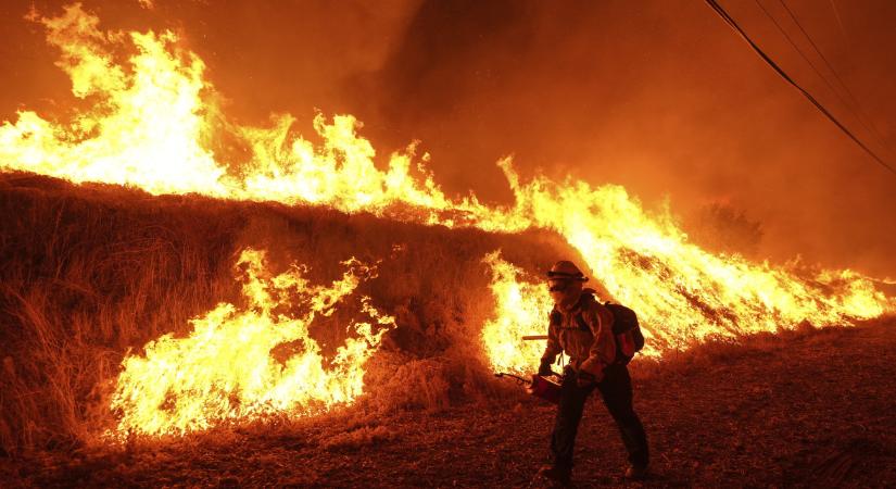 Ismét tombolnak a lángok Los Angelesnél: tízezreket evakuáltak, újabb kritikus időszakra figyelmeztetnek