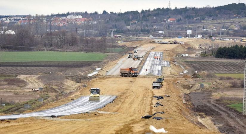 Autópálya-építés: gigantikus beruházást jelentett be Lázár János – összekötnek három nagy magyar várost