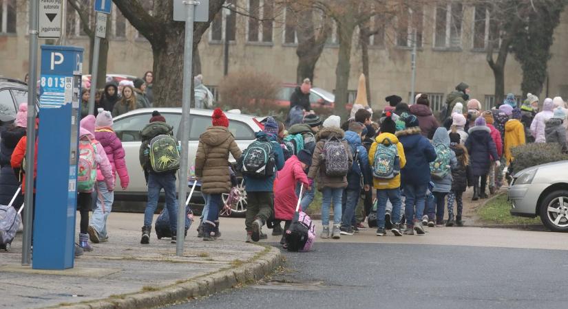 "Aljasság, amit a gyerekeinkkel csinált a fenyegető" - Ezt gondolják a szülők a bombariadóról