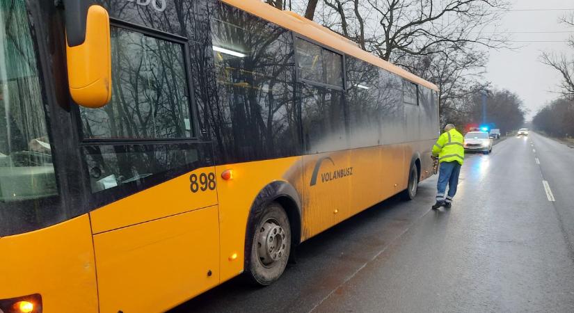 Autóbusznak ütközött, majd elhajtott a helyszínről