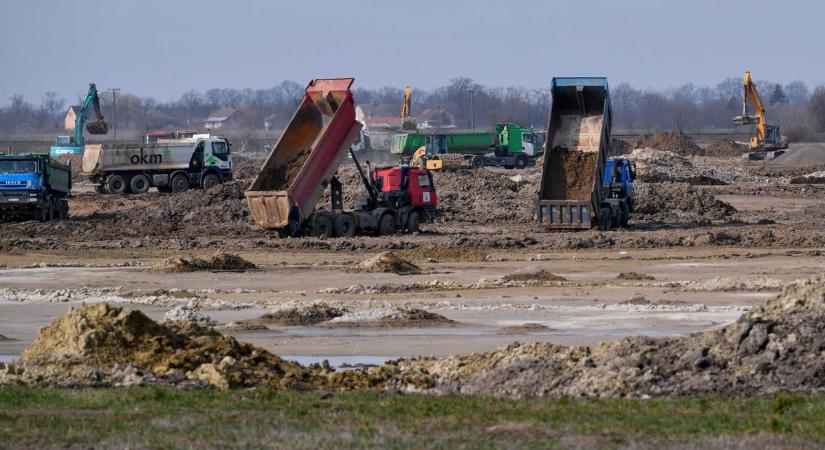 Akasztással fenyegetik a debreceni intézmények dolgozóit az akkugyár ellenzői