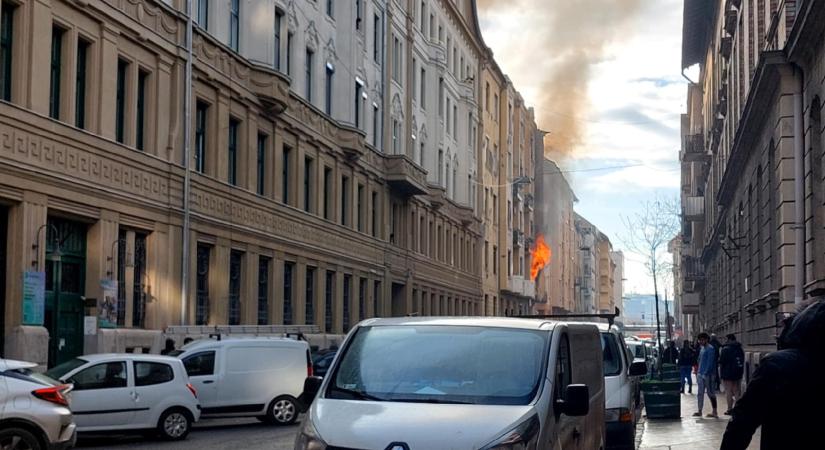 Tűz ütött ki, majd robbanás történt egy Ipar utcai társasházban