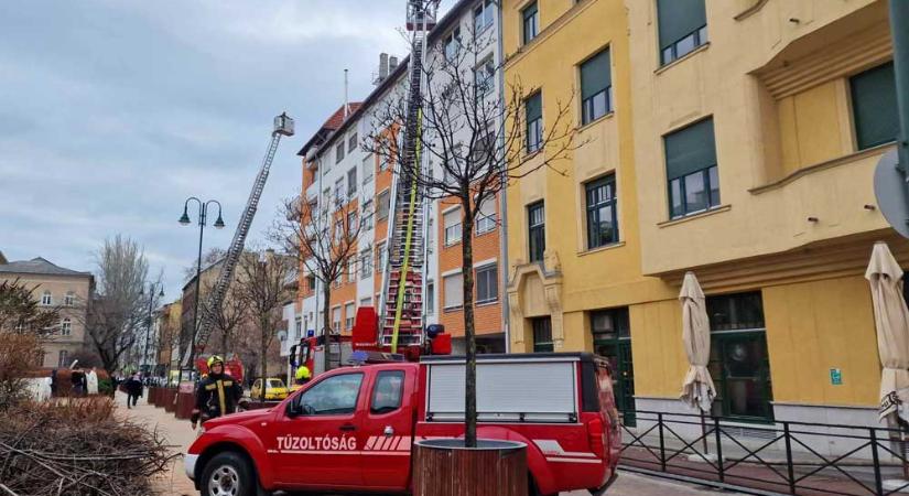 Robbanás a 9. kerületben: több tucat tűzoltó és rohammentő érkezett a helyszínre