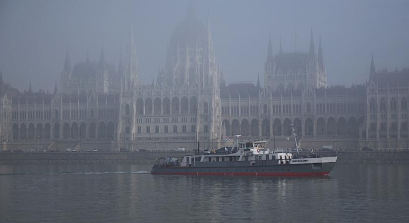 Kiadták a veszélyjelzést, sűrű ködbe borulhat az ország egy része szombaton