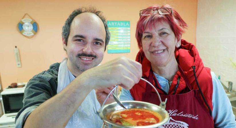 Így lesz isteni a szegedi halászlé, Szuper Márió megmutatja a trükköt – galériával, videóval