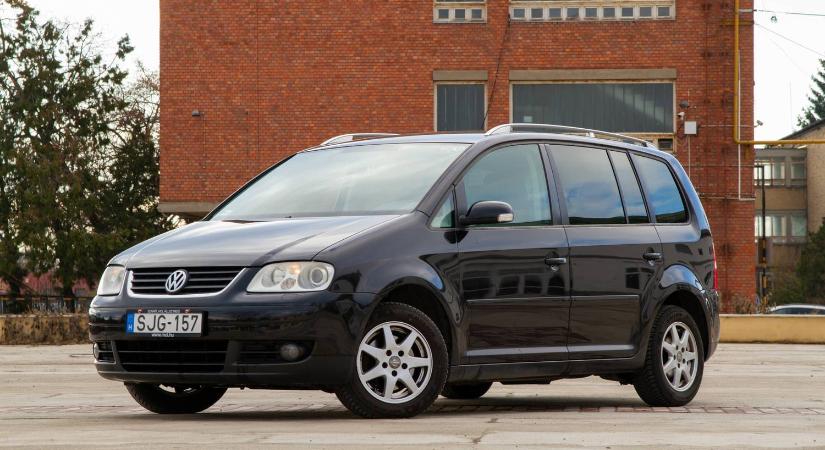 A német svájci bicska - Használtteszt: Volkswagen Touran 2.0 FSI - 2004.