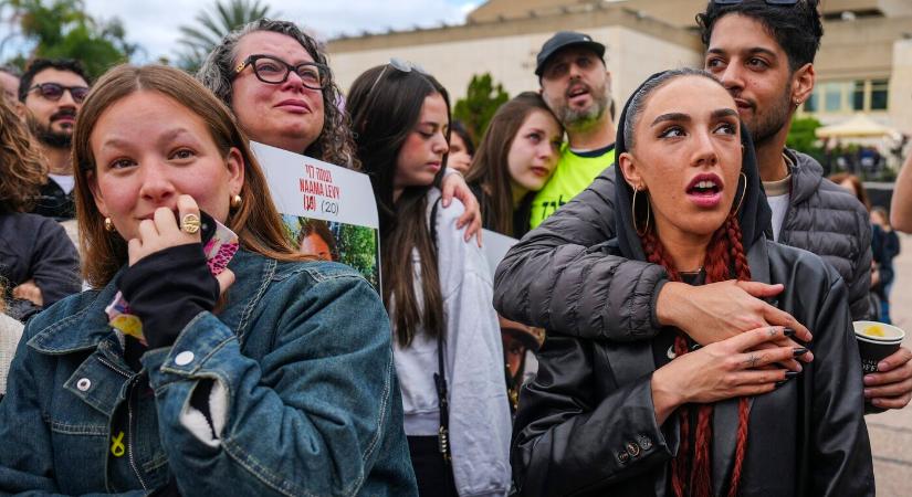 A Hamász szabadon engedett négy elrabolt izraeli katonanőt