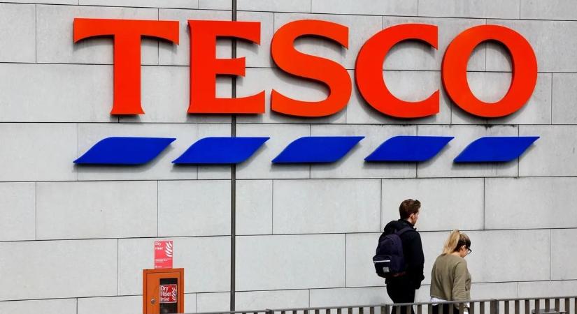 Tesco: Sokk a vásárlóknak – fizetős lesz a mosdó?