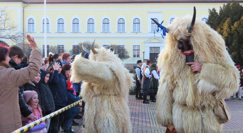 Busójárás: A mohácsiak tavaszt hoztak Vásárhelyre – galériával