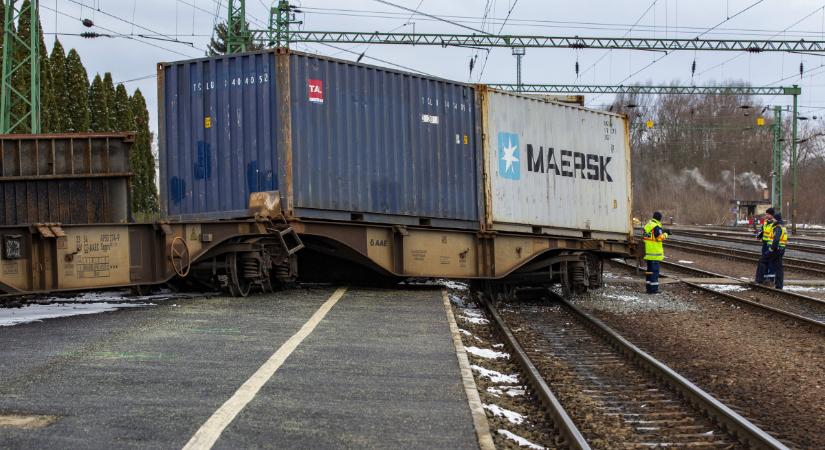 Akkumulátorokat szállított a Szegednél kisiklott vonat