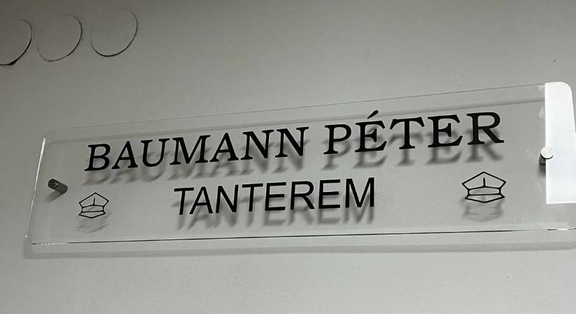 Tantermet neveztek el Mátészalkán a két éve elhunyt hős rendőrről, Baumann Péterről