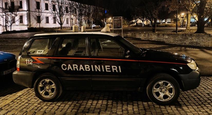 Carabinierit láttam Veszprémben