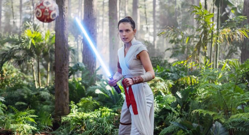 Új író dolgozik a Daisy Ridley főszereplésével készülő Star Wars filmen