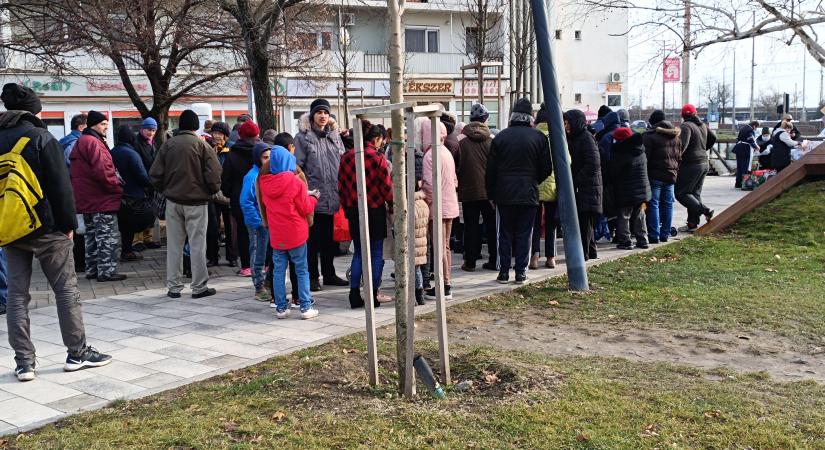 Sor állt az ingyenebédért Debrecenben