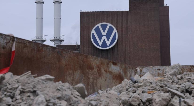 Másfél milliárd eurós bírság vár a Volkswagenre a magas flottakibocsátása miatt