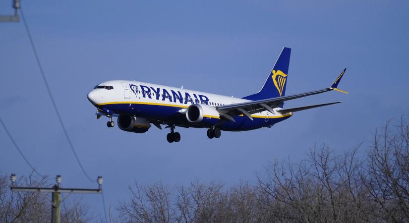 Bombával fenyegetőzött egy utas a Ryanair gépén, Ferihegyen le kellett zárni az egyik kifutót