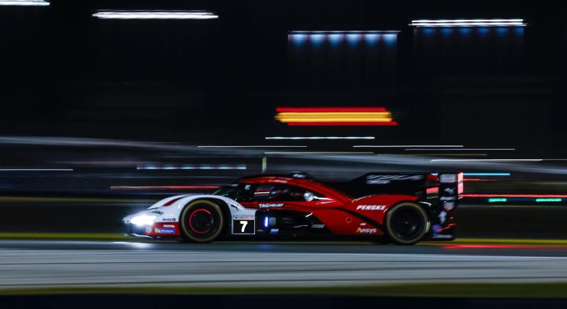 Daytona 24: Óriási hajrában nyerte Nasr és a Penske, egy versenyző pedig motorsport-történelmet írt