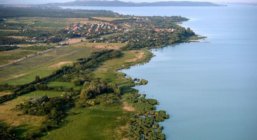 Tüskés Tibor, Fodor András és Simon Ottó kötődése is egyértelmű a Balatonhoz