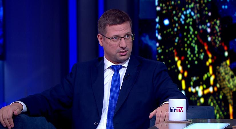 Bayer show - Gulyás Gergely: Az ellenzék még ellenzéknek is gyenge, nem érdemes kormányon kipróbálni őket  videó