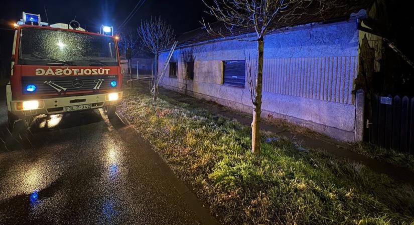 Ismét lakástűzhöz vonultak a tűzoltók Kabán