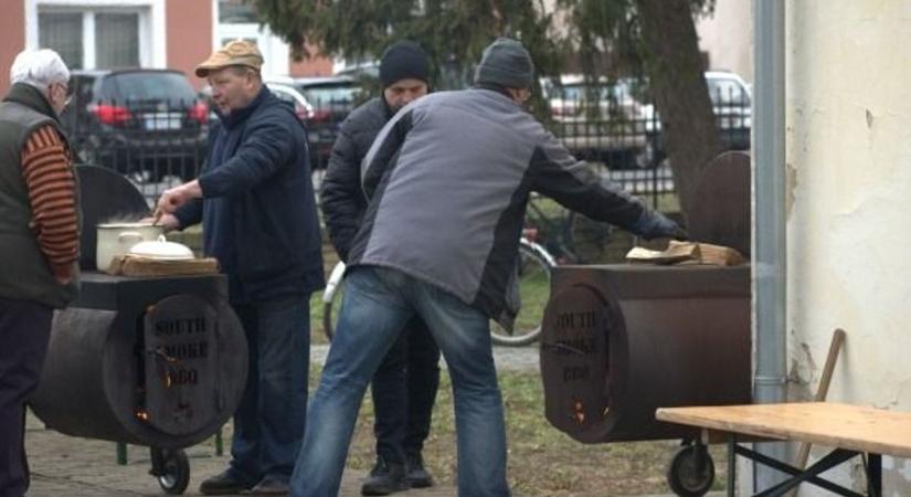 Falusi disznóvágás Szanyban – Közösségi összefogás a kastély udvarán - képgaléria