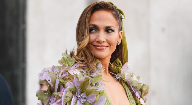 Jennifer Lopez meztelenruhája minden képzeletet felülmúl, csak rá lehetett figyelni a vörös szőnyegen