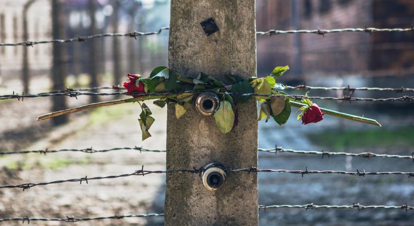 Elzarándokol Auschwitzba III. Károly