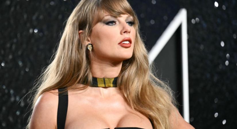 Taylor Swift és Travis Kelce csókjáról beszél most mindenki, fotó is készült róla